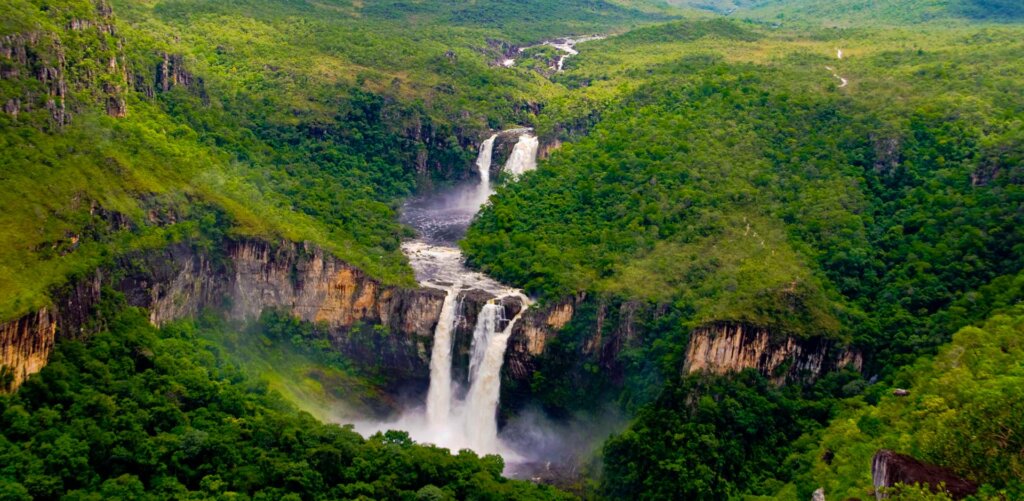 cachoeira na chapada dos veadeiros