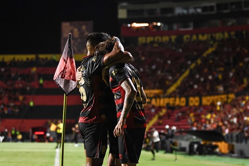 jogadores comemorando o gol, Sport Recife goleia