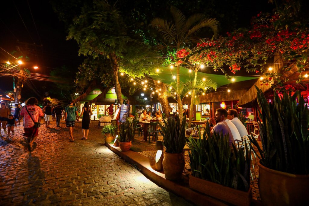 noite em arraial d'ajuda