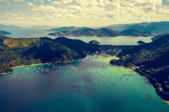 litoral serra do mar, montanha com o mar azul