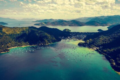 litoral serra do mar, montanha com o mar azul