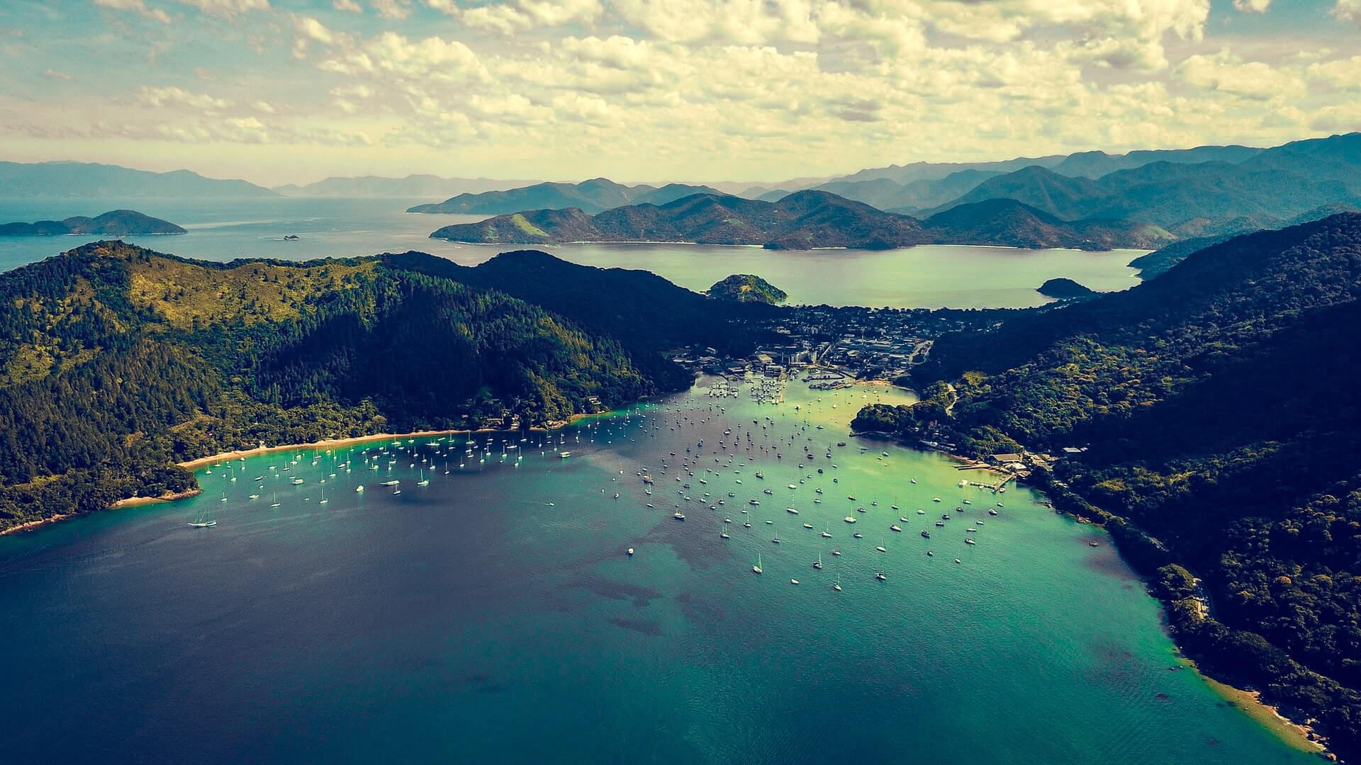 litoral serra do mar, montanha com o mar azul